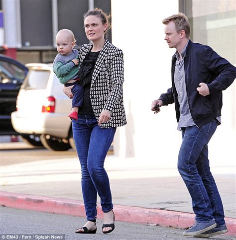 emily deschanel husband and kids.